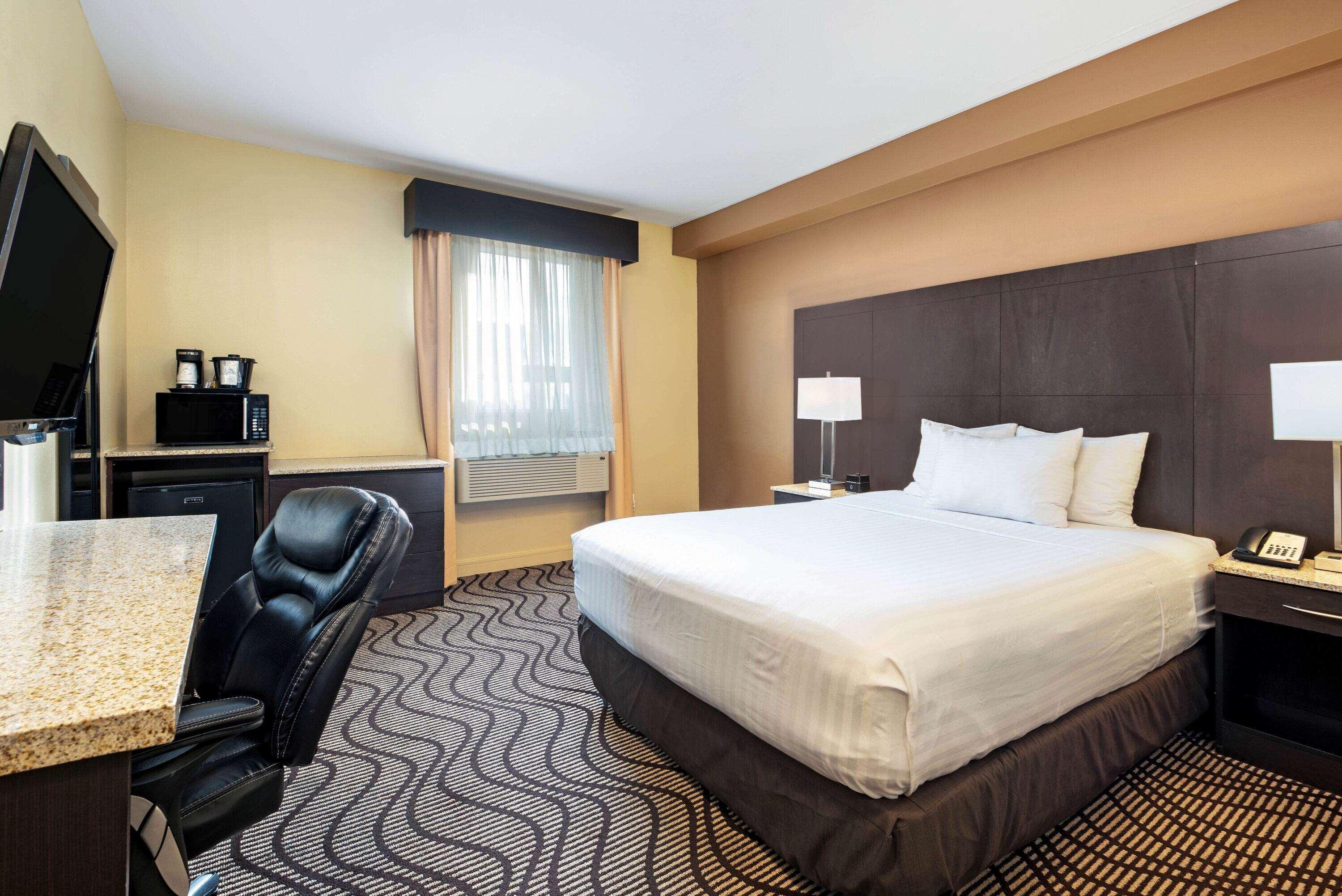 Hotel La Quinta By Wyndham Oshawa Exterior foto