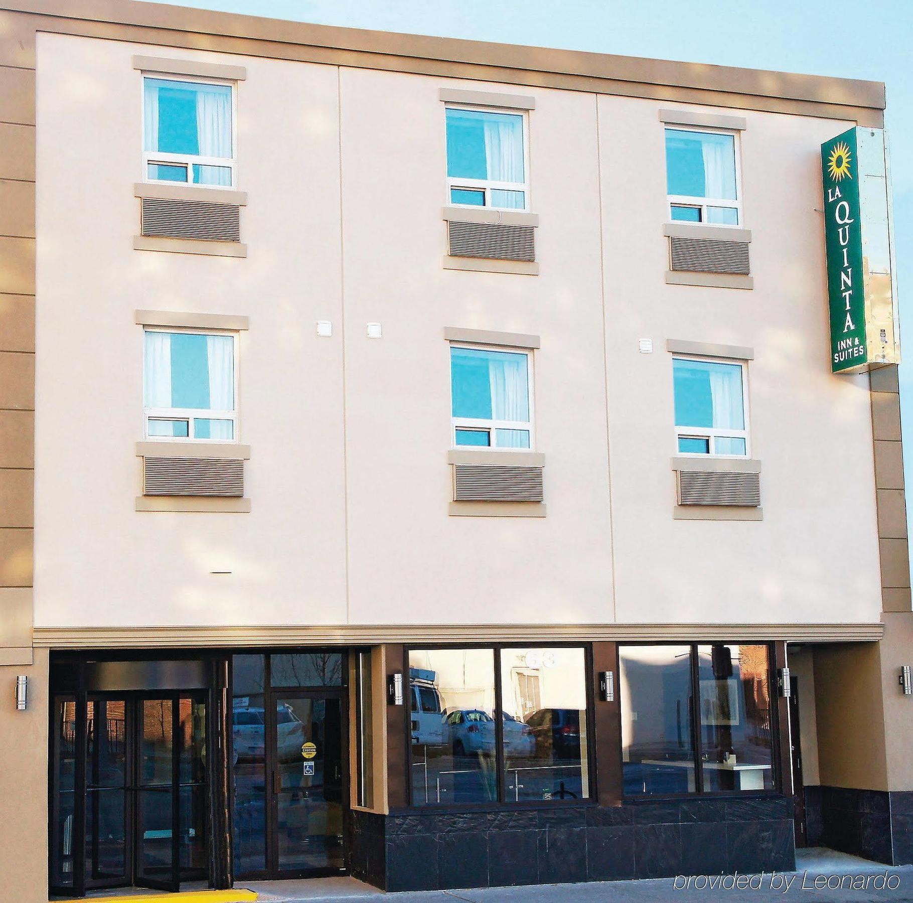 Hotel La Quinta By Wyndham Oshawa Exterior foto